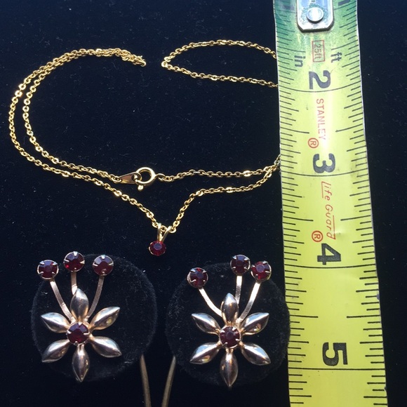 Vintage red rhinestone necklace, earrings - Picture 4 of 4